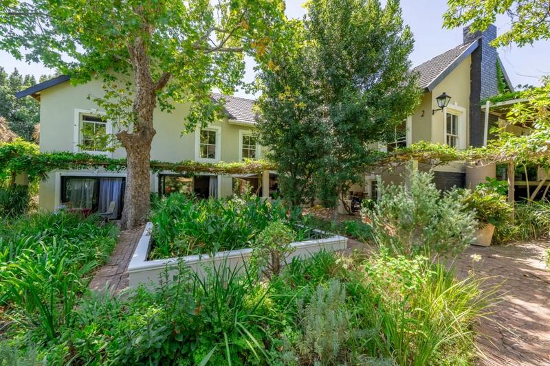 7 Bedroom Property for Sale in Somerset West Western Cape